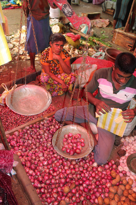 Red onions market Polonnaruwa