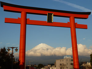 Torii, Japanse temple gate and Mount Fuji