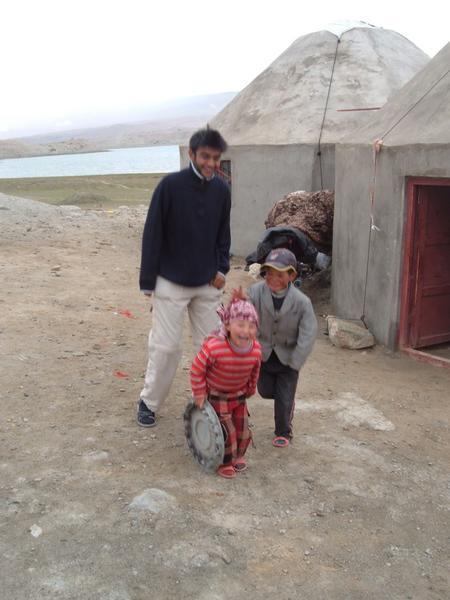 Indie playing with the Kyrgyz kids ;o)