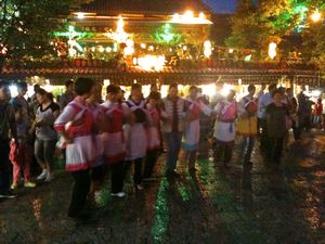 Lijiang - Street dancing
