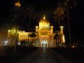Brunei - Mosque Omar Ali Saifuddien at night