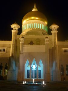Brunei - Mosque Omar Ali Saifuddien at night