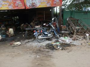 Phnom Penh - Motor bike repair shop