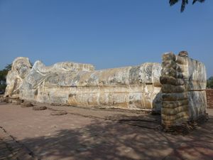 Ayutthaya - Huge feet