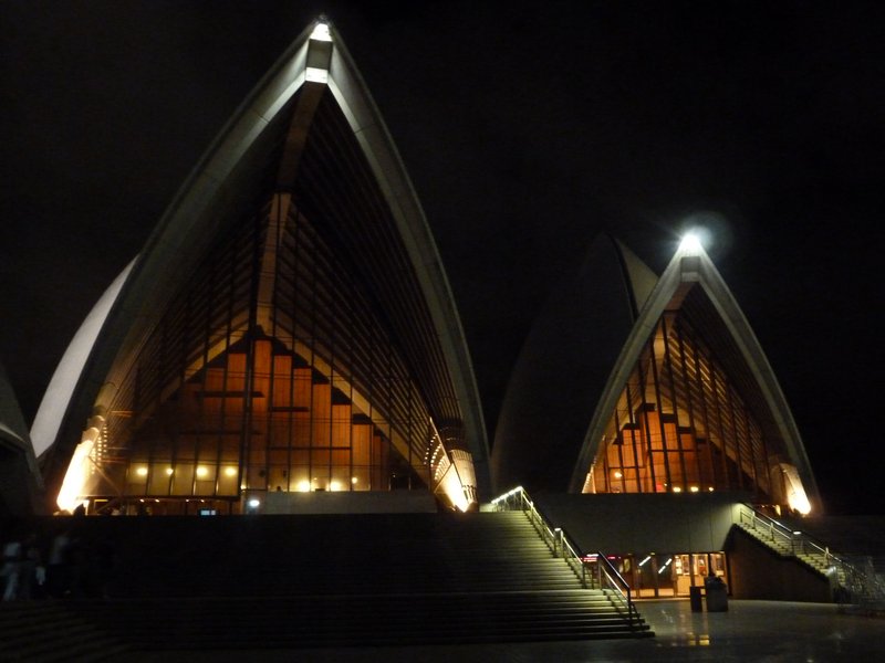Sydney - The Opera House at night, a beautiful building!