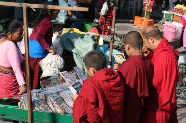 Buddistiske munke koeber piratkopi