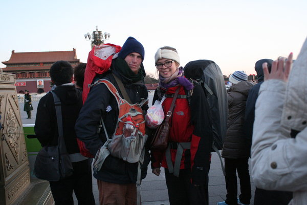 2 backpackere på Tiananmen Square