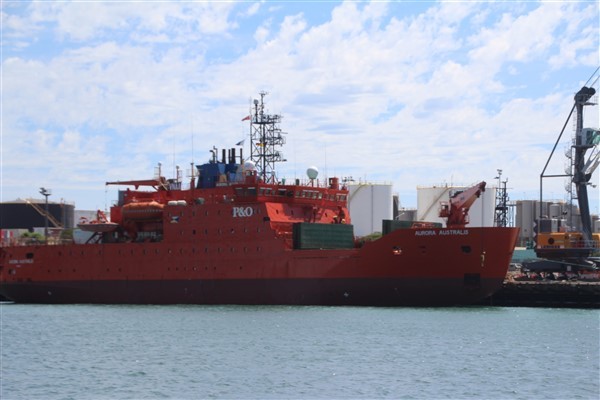 Fremantle - Aurora Australis returned from Antarctica where it ran aground
