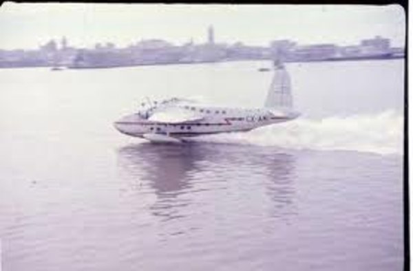By seaplane to secondary school in Buenos Aires