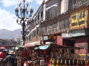 The stalls by the roadside in Lhasa.
