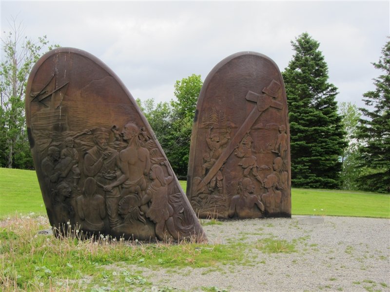 Bronze sculptures at Jaques Cartier Monument