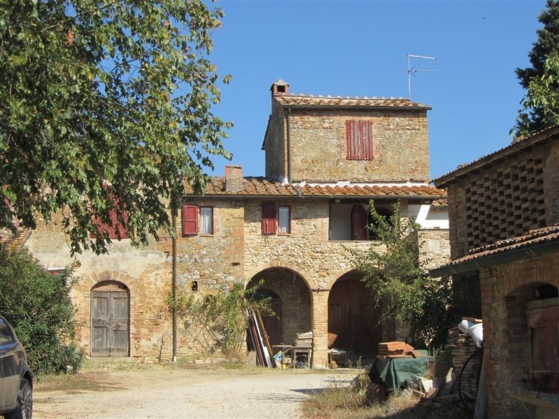 The old farmhouse at Poggiacolle from the 1300s