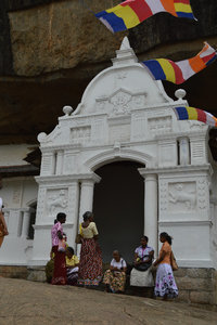 Visitors of the cave congregate, Dambulla