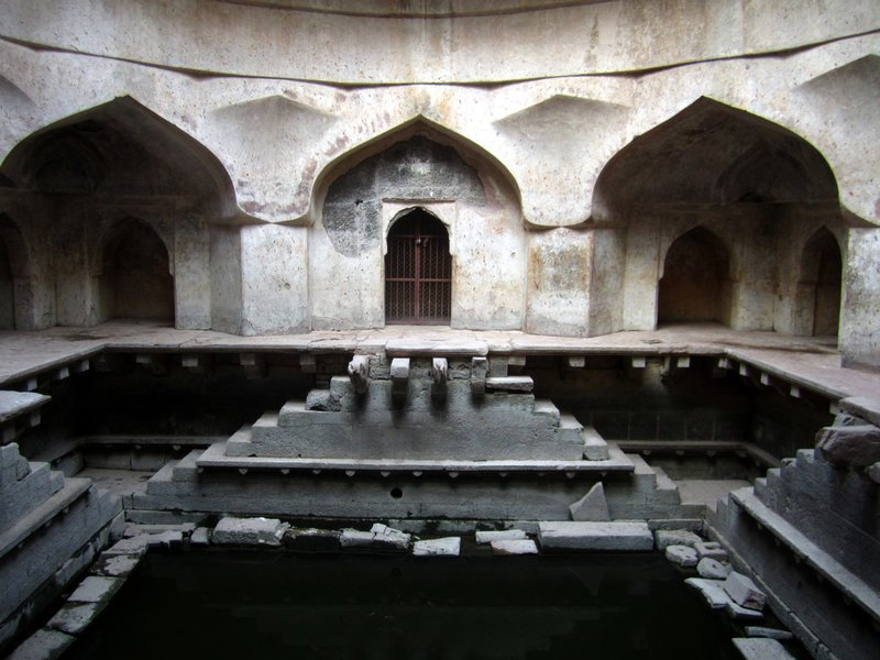 A well in the middle of the boat palace, Mandu
