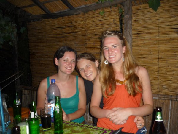 Jen, Me, Naomi at Mufasa's Backpackers