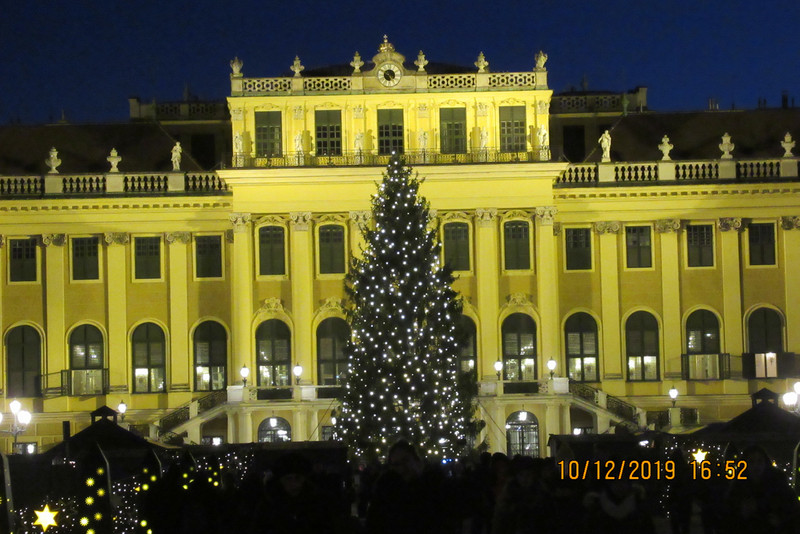Christmas Market outside Schonbrunn Palace