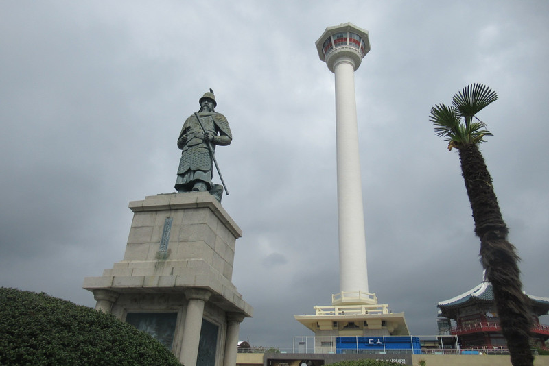 Tower and statue of Admiral Yi Sun-shin