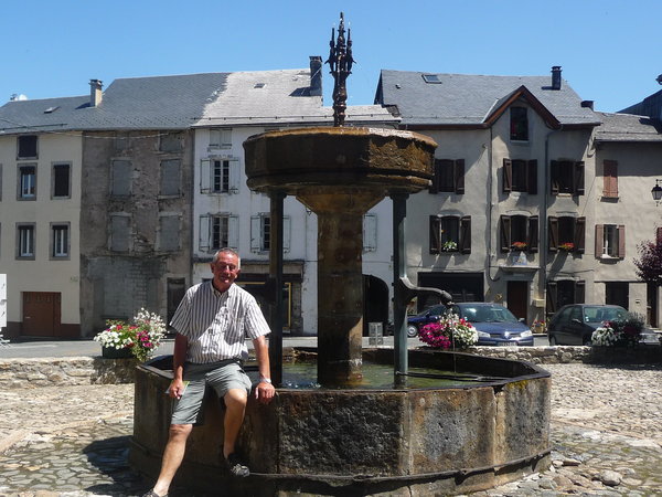Chris at the Fountaine de Pisseurs
