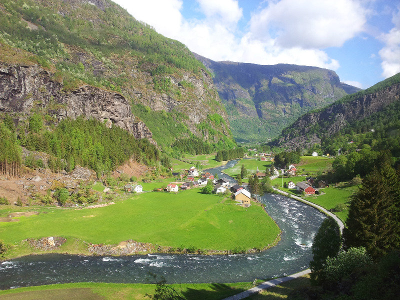 Going up through the valley on the Flam Train