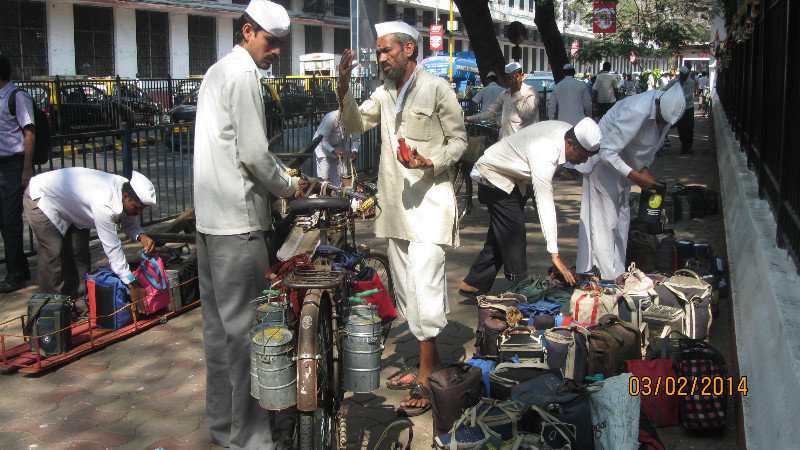 Dabbawallahas - Delivering the lunches (1)