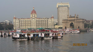 Taj Mahal Hotel and Gateway of India - Mumbai