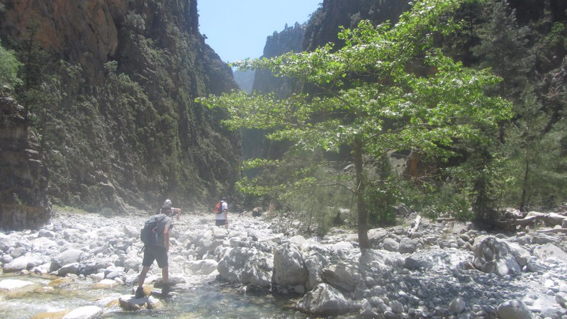 Samaria Gorge - crossing the river