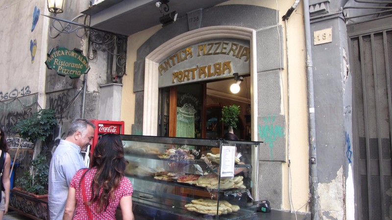 The oldest pizza shop in Naples