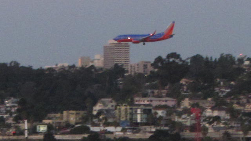Plane coming ino land at San Diego