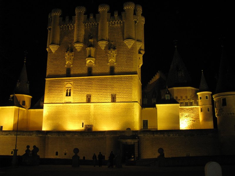 Alcázar at night
