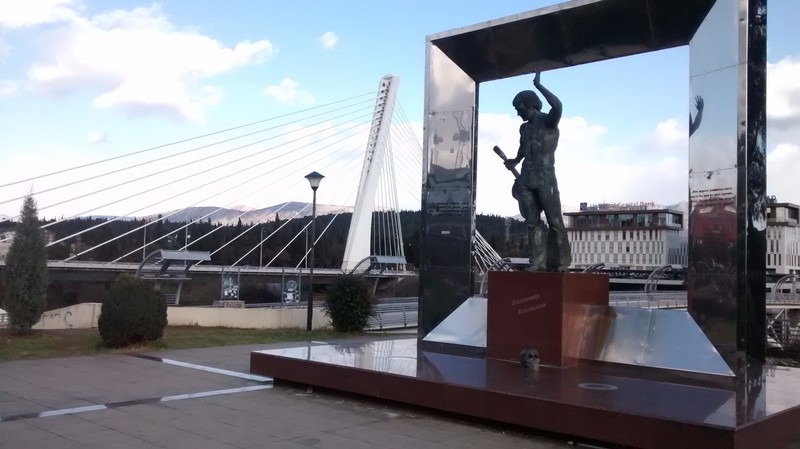 Vladimir Vysotsky Monument with Millennium Bridge at the background
