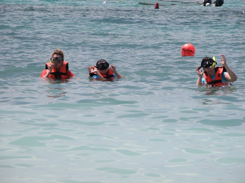 Sal, Lara & Kels: snorkelers