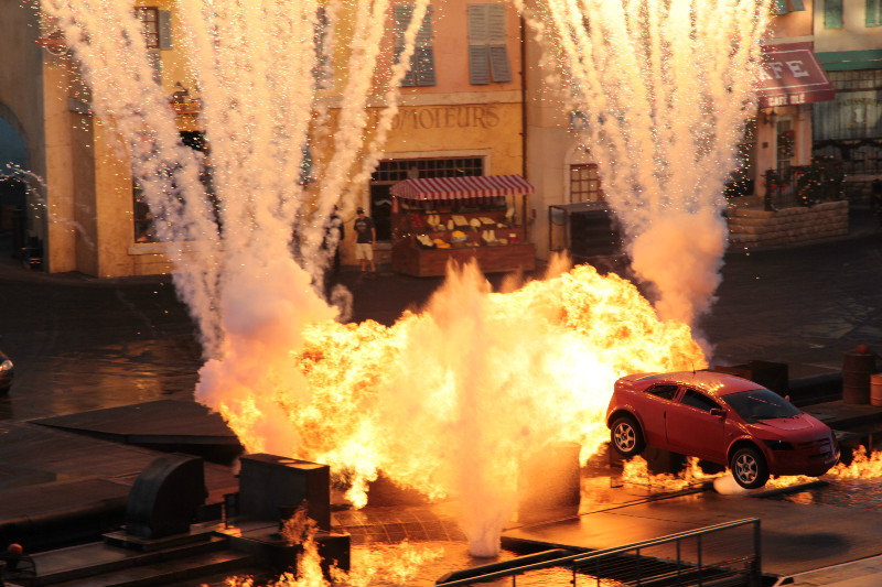 Explosions/stunt show