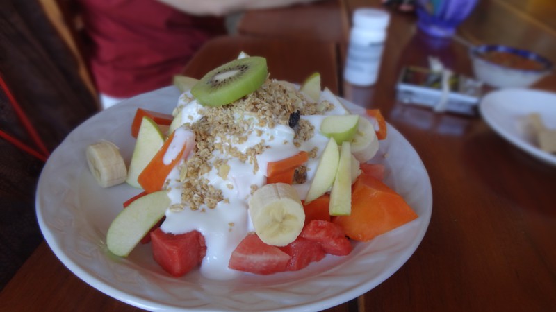 Fruit plate with yogurt & granola