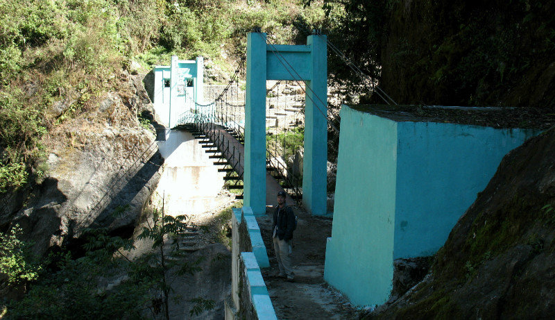 Pont vers Bakhim