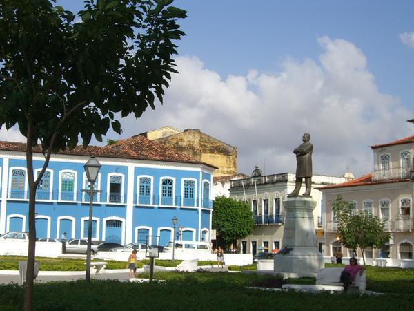 Typical São Luíz plaza