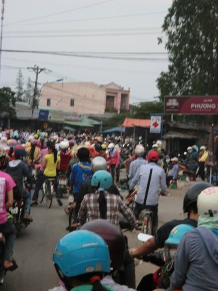 The craziness òf riding a bike in Vietnam 