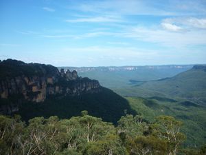 Three Sisters and the Jamison Valley