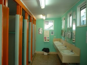 showers and toilets Nomads Hostel Hervey Bay