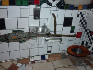 toilet Hundertwasser
