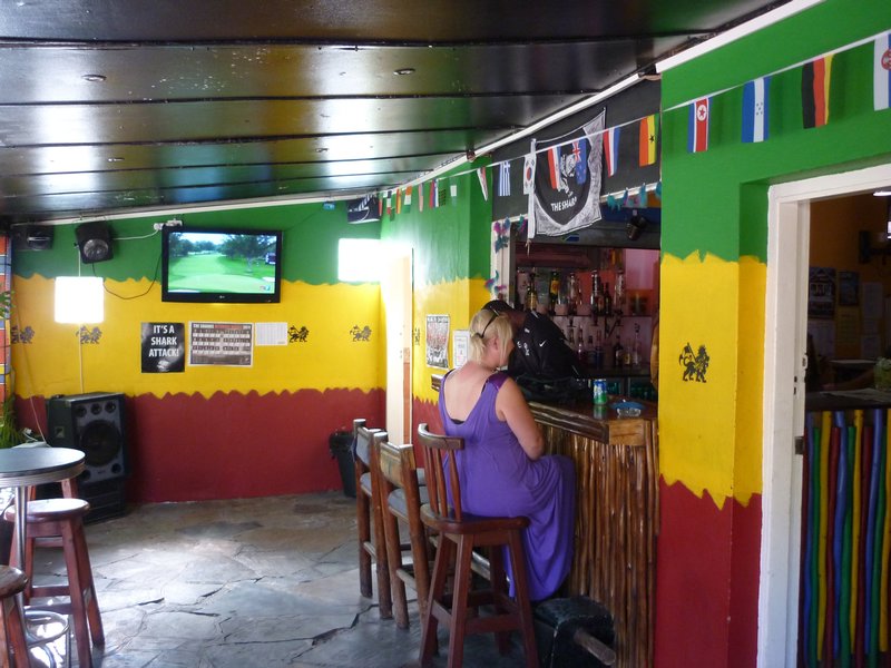 bar and TV Tekweni Backpackers Lodge Durban