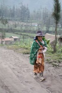 lady in street Cemoro Lawang