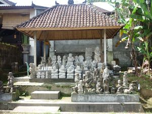 statues Ubud