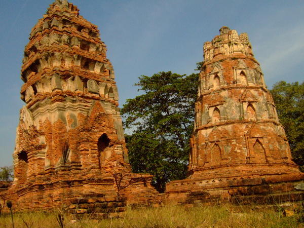 temple ruines in ayuthaya