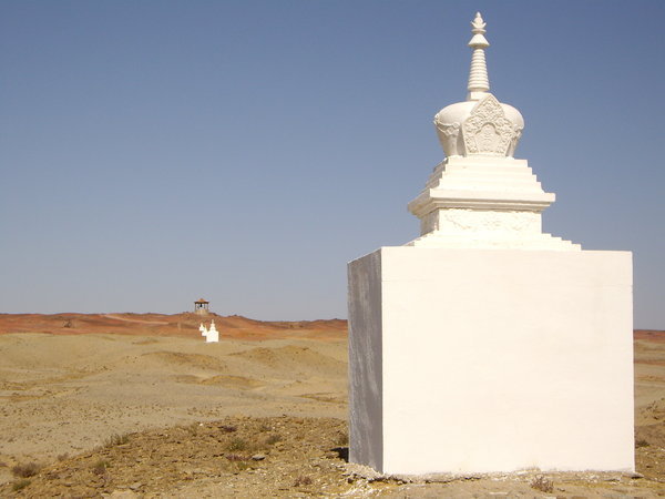 Loads of these stupa's dotted the landscape around Khamaryn Khiid