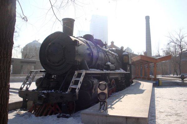 An old steam locomotive in the city