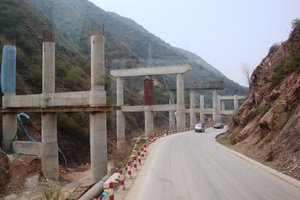 New elevated road being built 