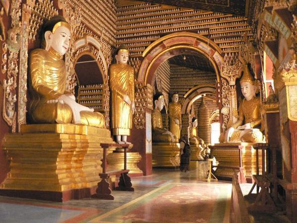 Thanboddhay Pagoda interior