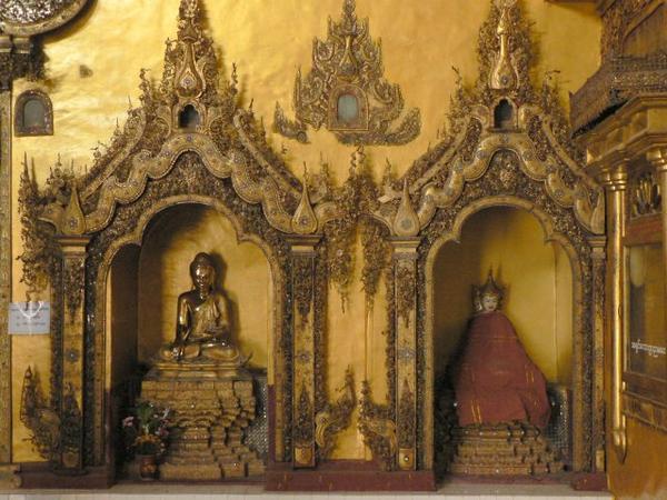 Buddhas inside the Yatamamanaug pagoda
