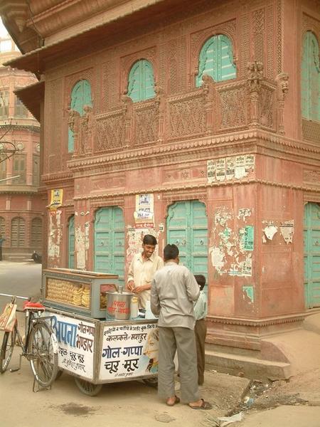 Street life in front of haveli