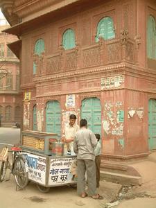 Street life in front of haveli